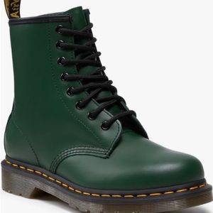 DR. MARTENS- PERFECT CONDITION! Color: Green. Women’s size 7.